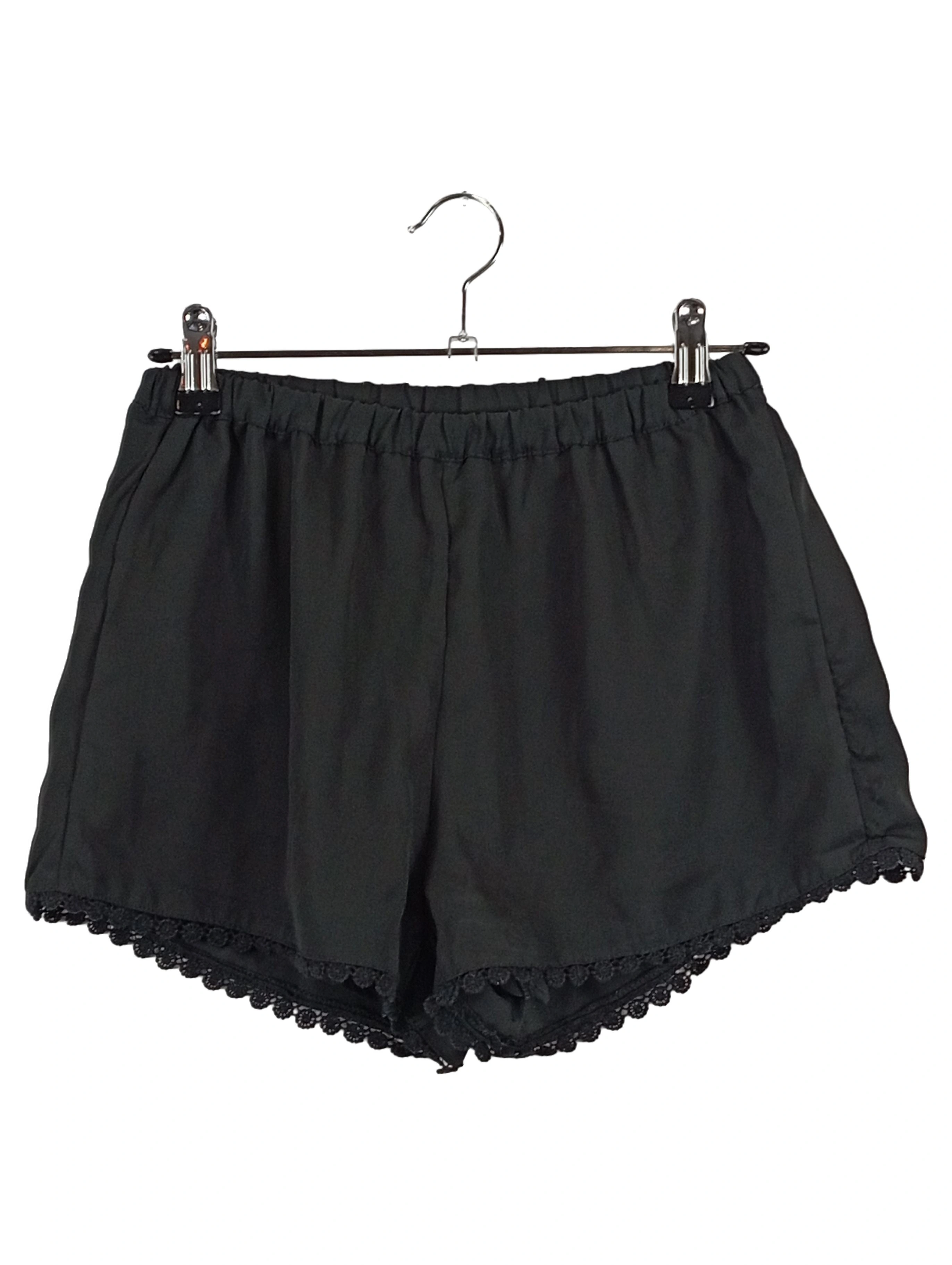 BRANDY MELVILLE Damen Shorts UNI Schwarz Casual mit Spitze 1