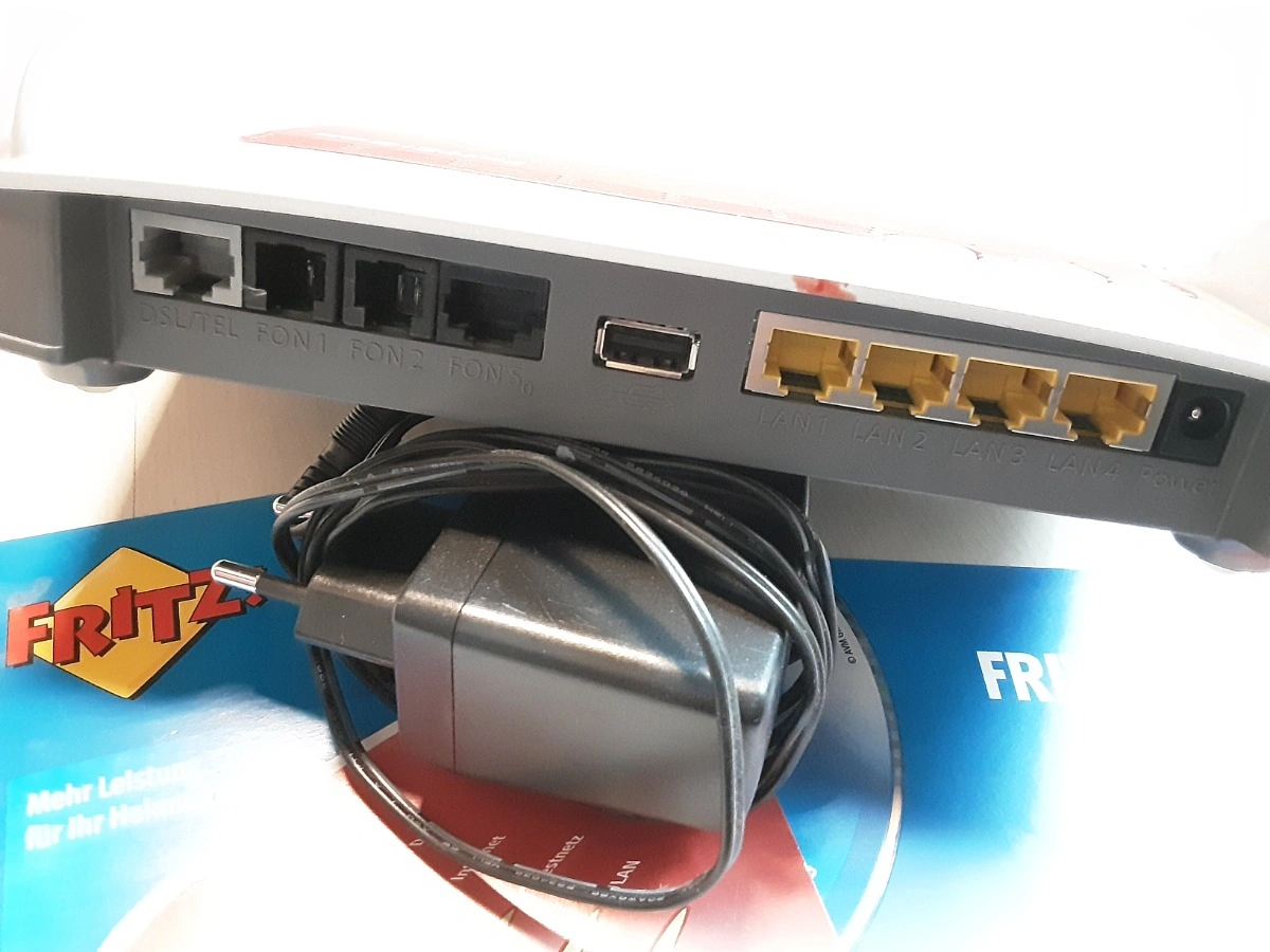 AVM FRITZ!Box 7390 WLAN Router DSL Modem DECT mit Zubehör 9