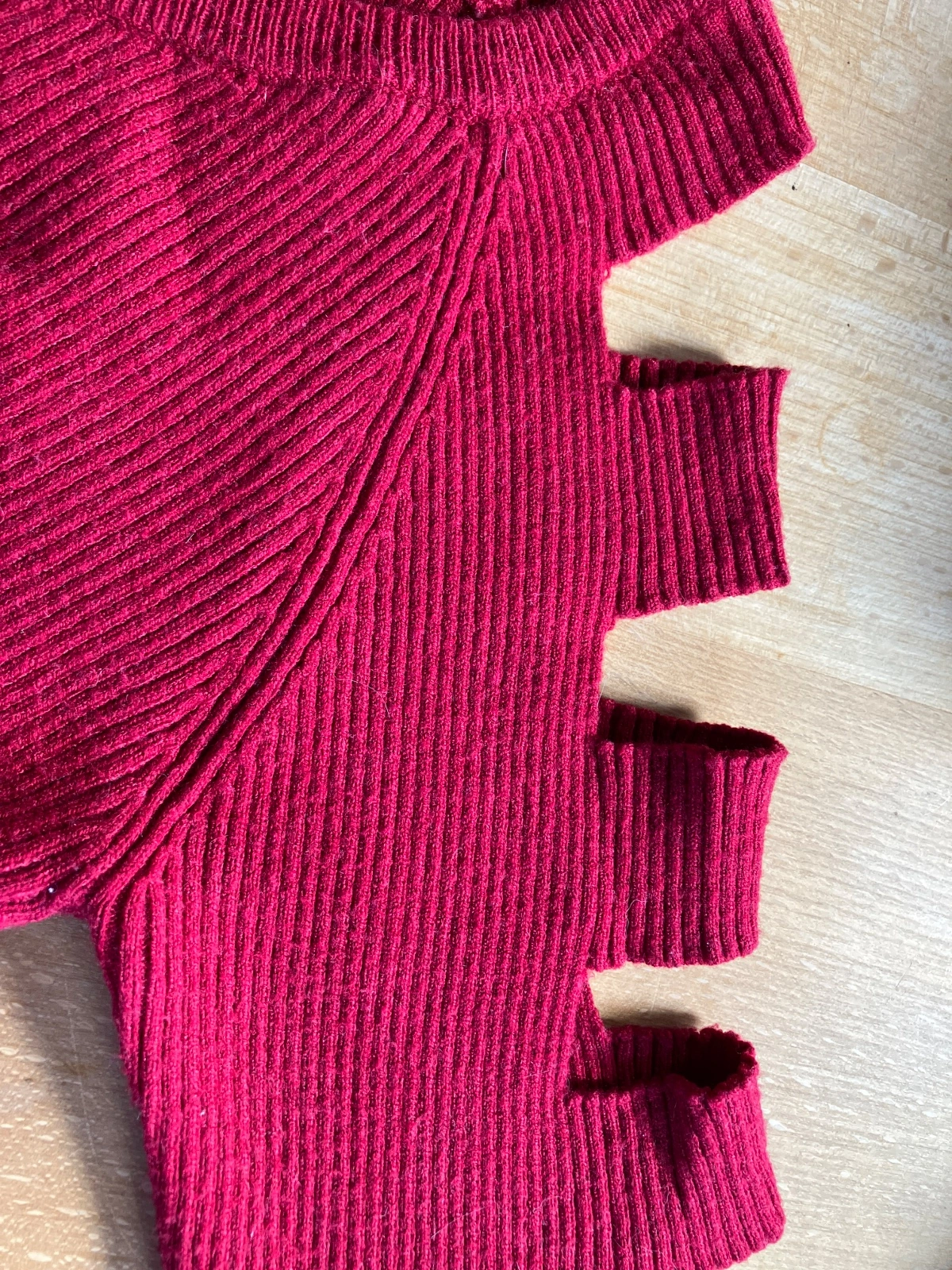 Blind Date Casual Damen Pullover Cut-Out Schultern Rot Gr. S Langarm 5