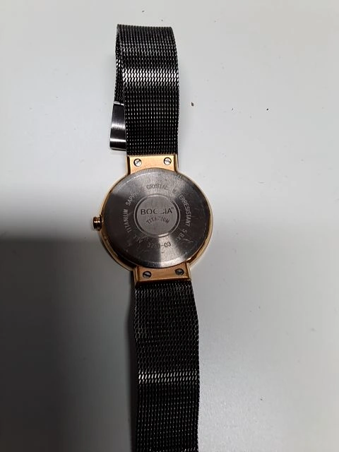 Boccia Titanium Damenuhr Schwarz Gold Mesh-Armband Minimalistisch 3283-03 3